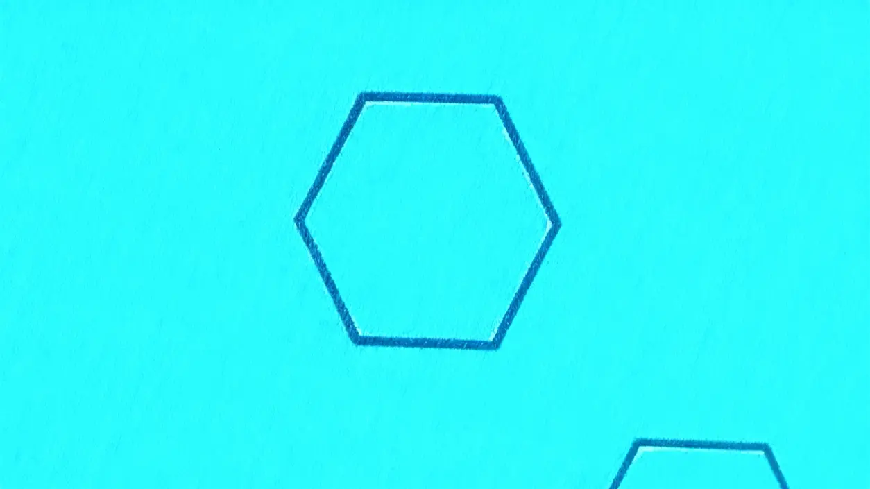 Un esagono disegnato su sfondo azzurro